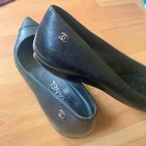 Chanel Black Women's pointed lambskin ballet flats and dustbags
